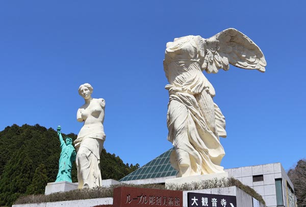 ルーブル彫刻美術館 入口 三重県